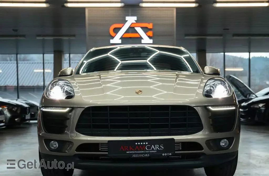 PORSCHE Macan 