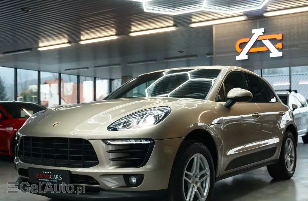 PORSCHE Macan 