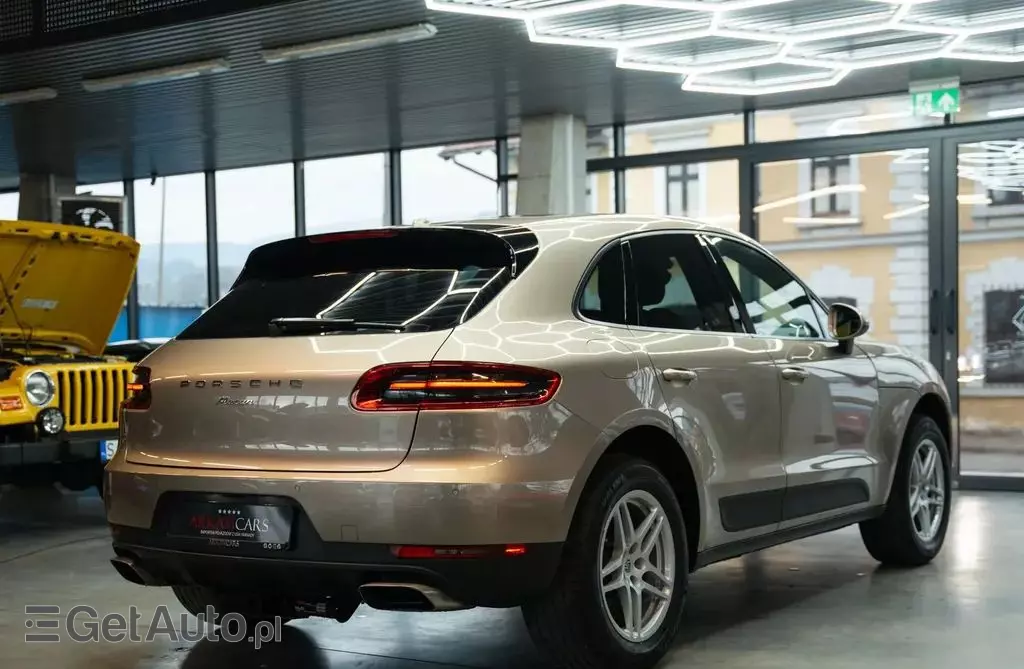 PORSCHE Macan 