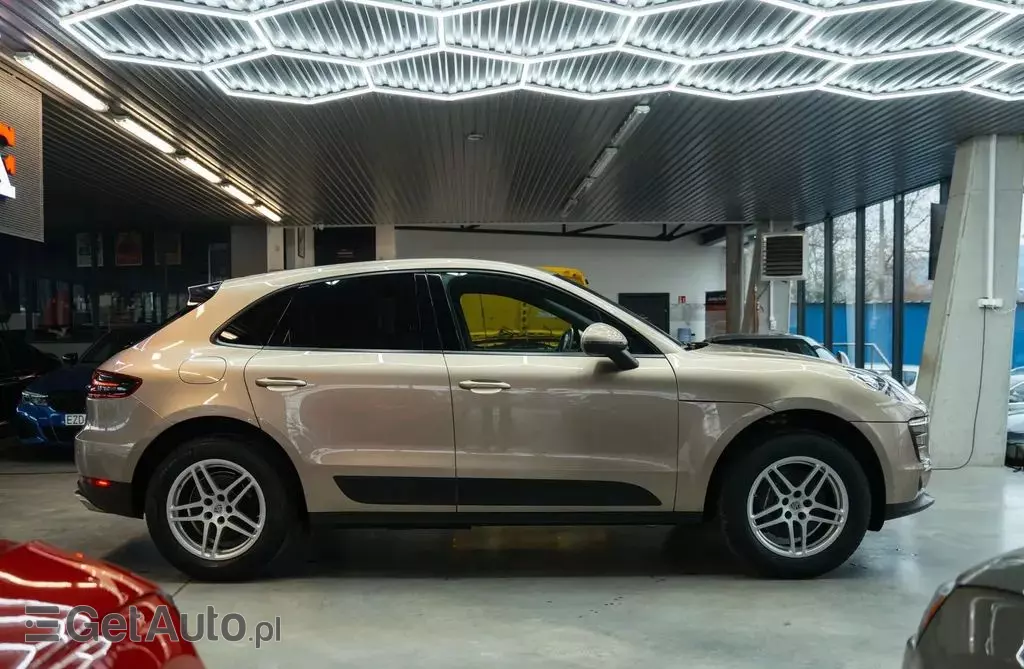 PORSCHE Macan 