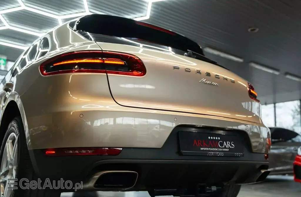 PORSCHE Macan 