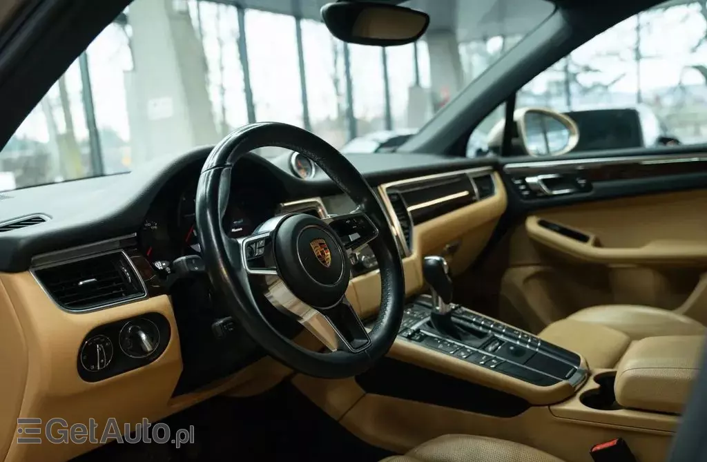 PORSCHE Macan 
