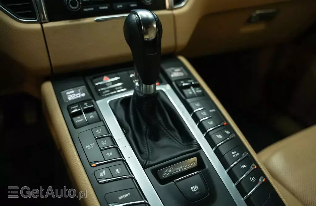 PORSCHE Macan 