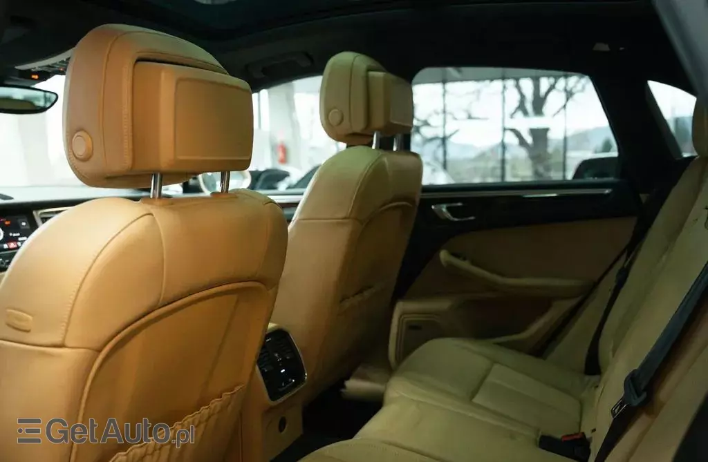 PORSCHE Macan 