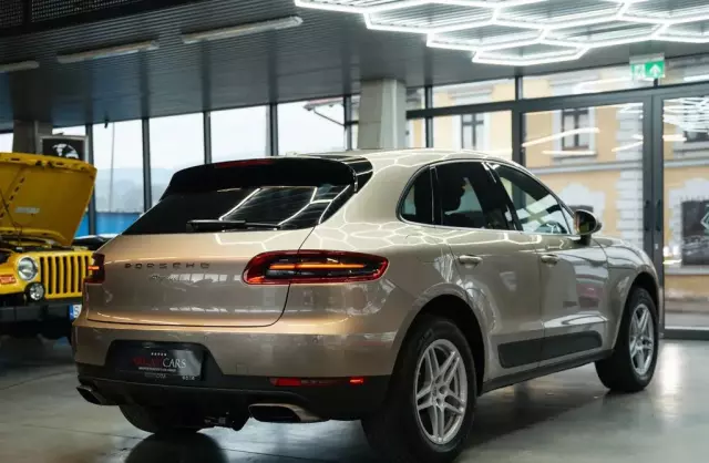 PORSCHE Macan 
