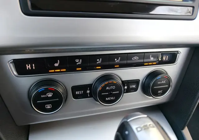 VOLKSWAGEN Passat 2.0 TDI SCR DSG Comfortline