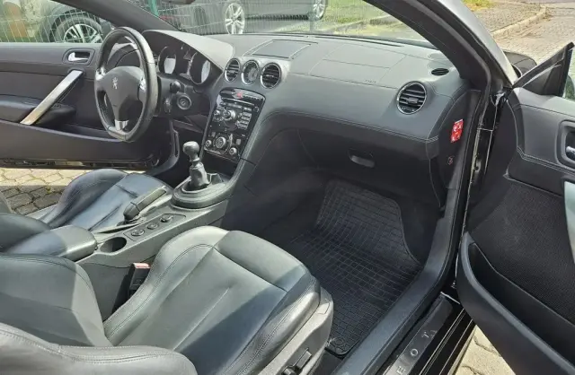 PEUGEOT RCZ 