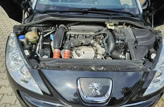 PEUGEOT RCZ 