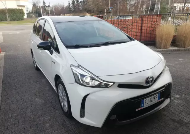 TOYOTA Prius+ 