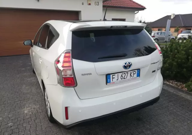 TOYOTA Prius+ 
