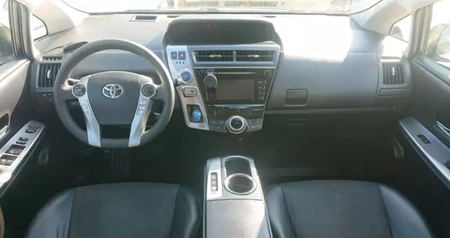TOYOTA Prius+ 