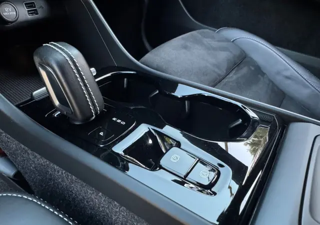 VOLVO XC 40 B4 B Geartronic RDesign