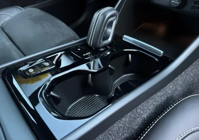 VOLVO XC 40 B4 B Geartronic RDesign