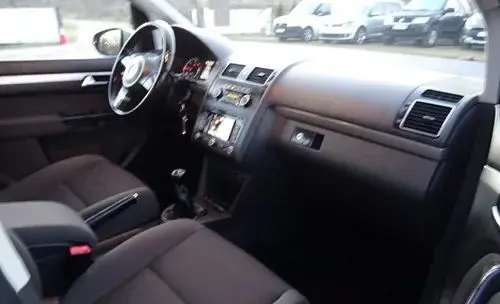 VOLKSWAGEN Touran 