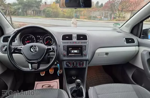 VOLKSWAGEN Polo 