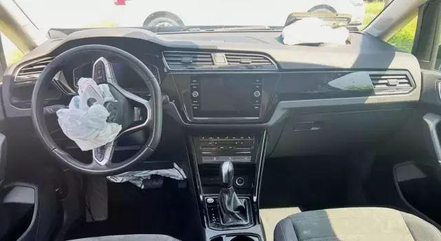VOLKSWAGEN Touran 