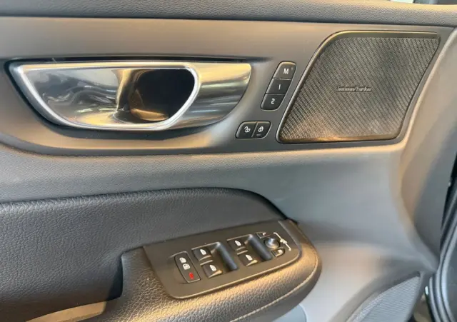 VOLVO S60 T4 R-Design