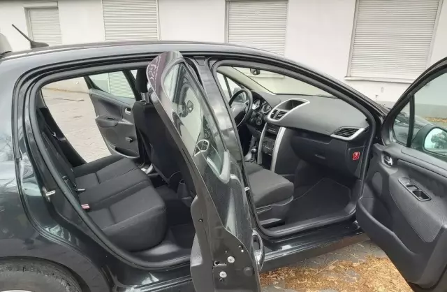 PEUGEOT 207 