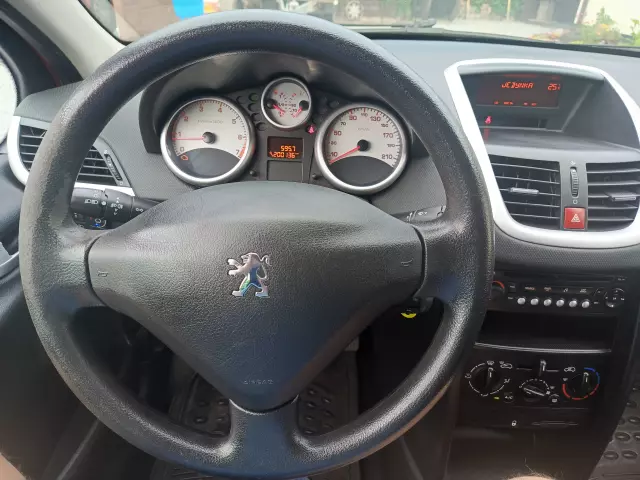 PEUGEOT 207 