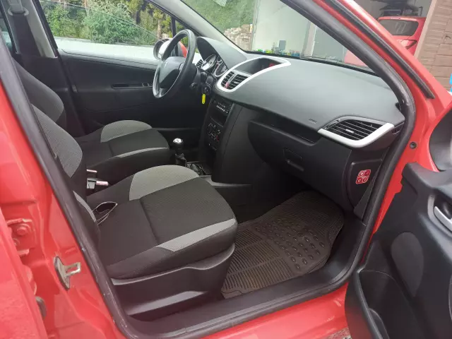 PEUGEOT 207 