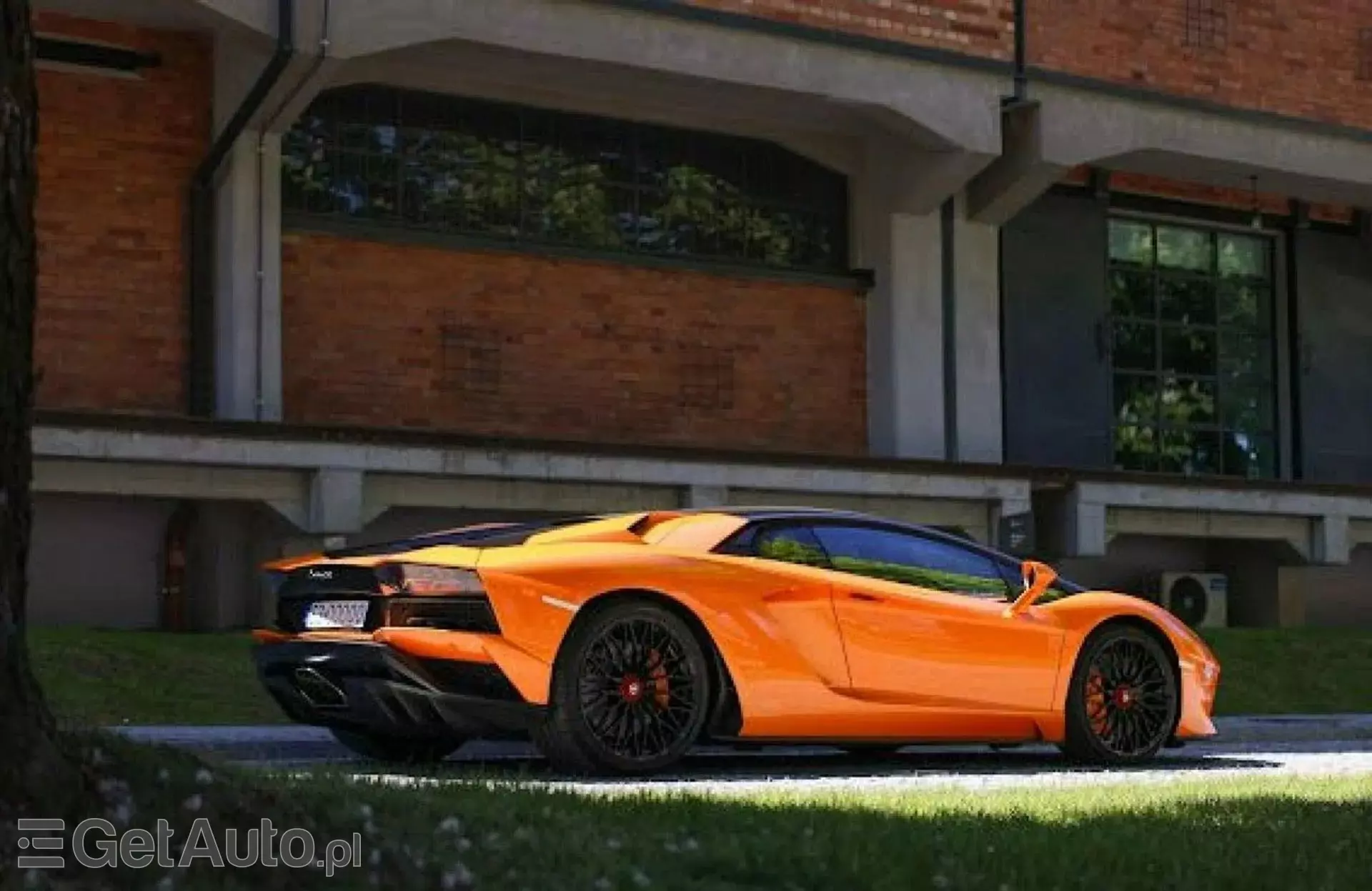 LAMBORGHINI Aventador 