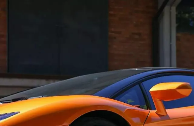 LAMBORGHINI Aventador 