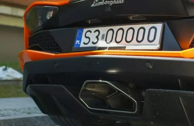 LAMBORGHINI Aventador 