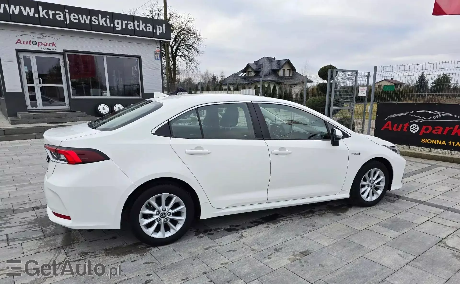 TOYOTA Corolla 1.8i (122 KM) Hybrid CVT