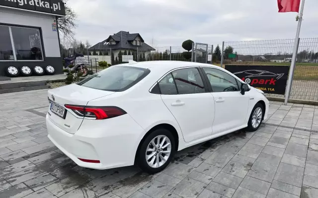 TOYOTA Corolla 1.8i (122 KM) Hybrid CVT