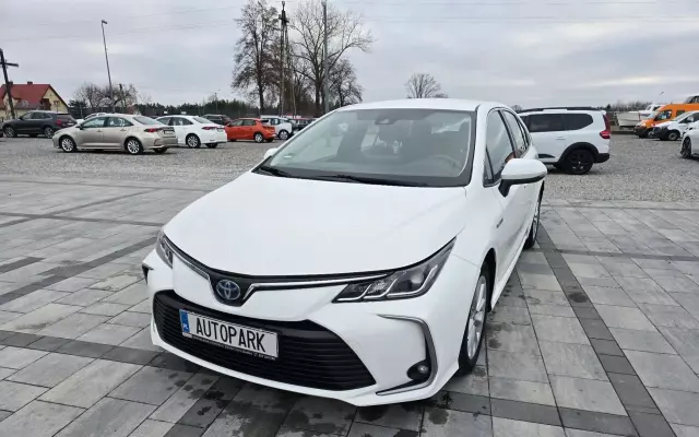 TOYOTA Corolla 1.8i (122 KM) Hybrid CVT