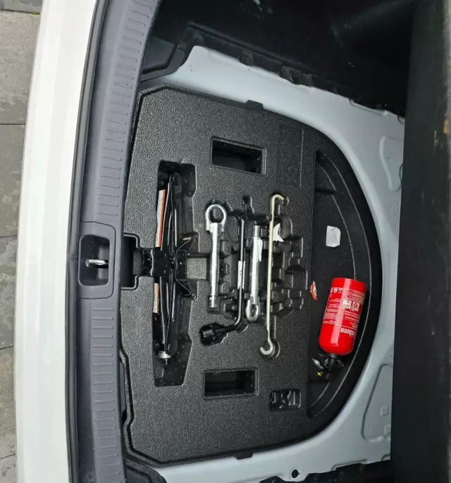 TOYOTA Corolla 1.8i (122 KM) Hybrid CVT