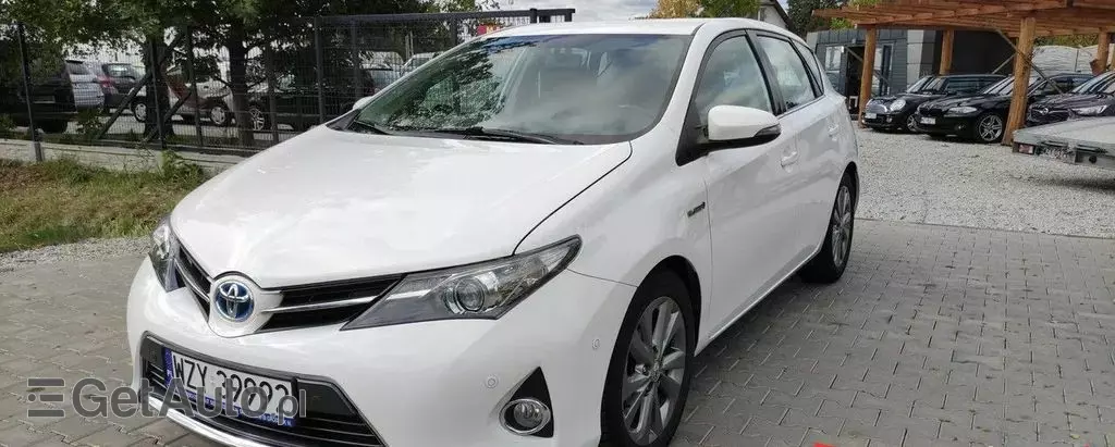 TOYOTA Auris 