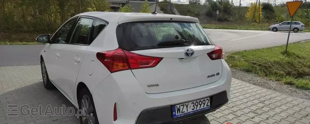 TOYOTA Auris 