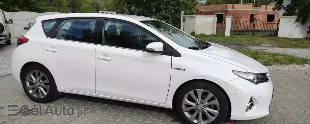 TOYOTA Auris 