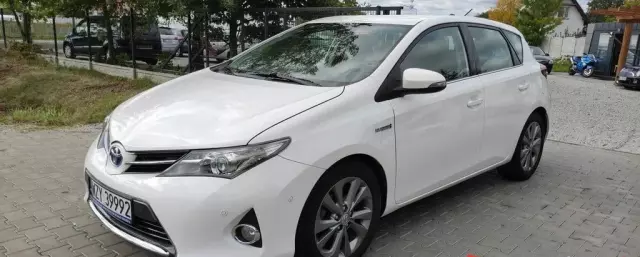 TOYOTA Auris 