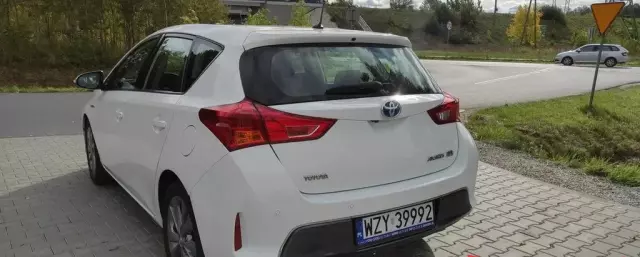 TOYOTA Auris 