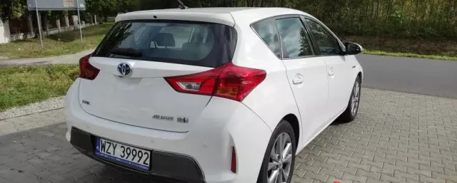 TOYOTA Auris 