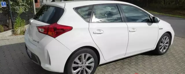 TOYOTA Auris 