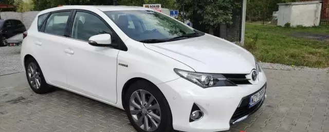 TOYOTA Auris 