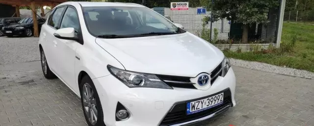 TOYOTA Auris 