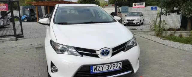 TOYOTA Auris 
