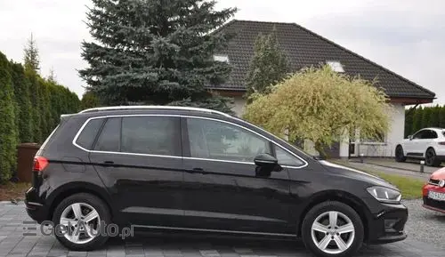 VOLKSWAGEN Golf Sportsvan 