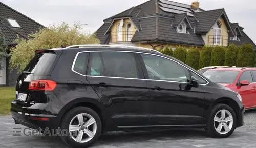 VOLKSWAGEN Golf Sportsvan 