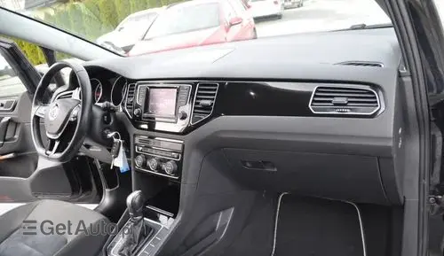 VOLKSWAGEN Golf Sportsvan 