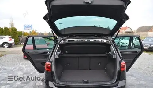 VOLKSWAGEN Golf Sportsvan 