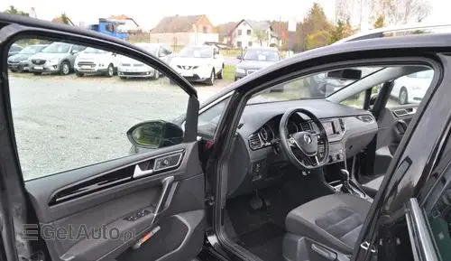 VOLKSWAGEN Golf Sportsvan 