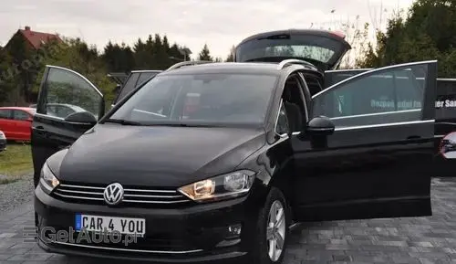 VOLKSWAGEN Golf Sportsvan 