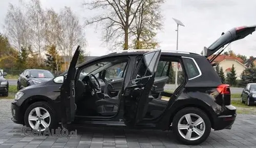VOLKSWAGEN Golf Sportsvan 