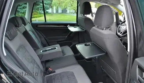 VOLKSWAGEN Golf Sportsvan 