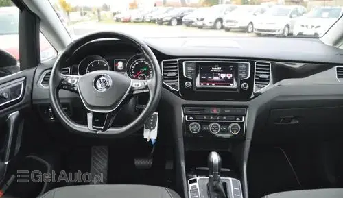 VOLKSWAGEN Golf Sportsvan 